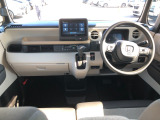 【インパネ全体】手が届きやすく、どなたでも運転しやすいです。シンプルで使いやすい設計になっています!