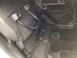 後部座席を跳ね上げるともう一つの荷室が!背の高い荷物も大丈夫。