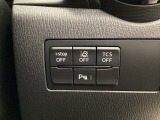 各種機能の切替スイッチは運転席パネル下に集約されています。任意で切り替え可能なため状況に合わせてお使いください。