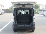 バックドアが大きく開くので荷物の積み下ろしが楽にできます!