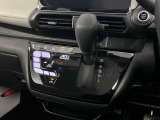 操作が簡単なシフトレバーですのでストレスなく運転が出来ますよ!