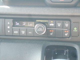 フルオートエアコンです☆運転席・助手席にシートヒーター装備です