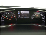 とっても見やすいメーターです。夜間時はラグジュアリーな気分にさせてくれる照明が魅力ですので、夜のドライブも楽しみになりますよ♪