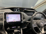 運転席の前に収納スペースが有ります☆小物類などすっきり収納♪