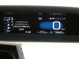 走行に関する各種情報などを表示します。操作スイッチで各システムの設定も変更できます。