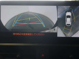 パノラミックビューモニター付きです。車両を上から見た様な映像を画面に表示。運転席からの目視だけでは見にくい、車両周辺の状況をリアルタイムでしっかり確認出来ます。