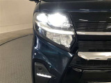 LEDヘッドライトです。デザイン性がよくとても明るいので、夜間の走行や悪天候でも安心です。しかも長寿命!