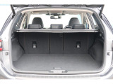 車体構造の見直しや、新型パワーリヤゲートの採用により、荷室幅および荷室開口部を拡大。サイズの大きな荷物の出し入れがしやすくなっております。