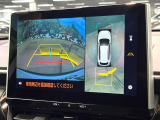 【パノラミックビューモニター】専用のカメラにより、上から見下ろしたような視点で360度クルマの周囲を確認することができます☆死角部分も確認しやすく、狭い場所での切り返しや駐車もスムーズに行えます。