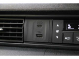 USBジャックも搭載。車内で音楽再生だけではなくスマートフォン等の機器へ充電可能です♪