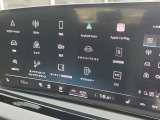 【スマートフォンインターフェース搭載】スマホと連動し地図や音楽の設定が可能。MMIナビゲーションでは、高解像度カラーディスプレイに、Bluetooth接続によるハンズフリー通話機能を搭載しております。