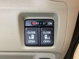 リアドアは乗り降りに便利な両側電動スライドドアです。また運転席に座っていながらスイッチ操作で自在にスライドドアを開け閉めできます。