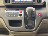オートエアコンで車内も快適です。冬や雨の日の室内の結露防止等コンディションに加えて、冷え過ぎ、暖め過ぎに因る燃費を悪化を防ぎます