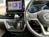 ハンドル周りには車両状態の確認やナビ操作が可能なステアリングスイッチを完備♪