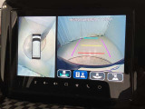 パノラミックビューモニター付きです。車両を上から見たような映像をディスプレイオーディオ画面に表示。運転席からの目視だけでは見にくい、車両周辺の状況をリアルタイムでしっかり確認できます。