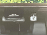 【トヨタセーフティセンス】走行中に前方の車両等を認識し、衝突しそうな時は警報とブレーキで衝突回避と被害軽減をアシスト。より安全にドライブをお楽しみいただけます。