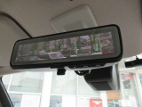 『スマートルームミラー』付き♪♪ 後席乗車の方の頭で後続車を確認できない時には後部カメラが撮影する映像をここに表示させて後方の確認ができます♪♪