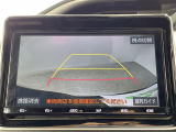 【バックモニター】後ろのカメラの映像をモニターに映し出すことができます!後方の見えない死角や、障害物との距離感をしっかり確認することができます!駐車が苦手な方におすすめです。
