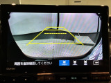 リバースギアに入れるだけで後方の表示へ切り替わります。夜間や雨の日の駐車も楽になりますよ。