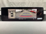 狭い場所での駐車やすれ違いなどでより的確な運転操作に役立つ360&deg;ビューモニターが装備されています。