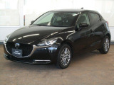 世界統一名称の『MAZDA2』となったコンパクト。「Be a Driver」のスローガンのもと、最適なドライビングポジションを提供できる室内空間と思い通りの走行性能を持った、クラスを超えたお車です!