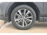 純正なので車に似合うデザインになっていますね。スタッドレスタイヤもご相談下さい。