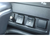 運転席と助手席にシートヒーターが付いています。