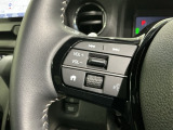 ステアリングにオーディオ操作スイッチが付いています。オーディオ画面に直接タッチしなくても操作が出来ますので、運転に集中できます。