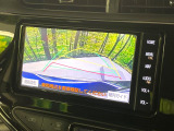 【バックカメラ】駐車時に後方がリアルタイム映像で確認できます。大型商業施設や立体駐車場での駐車時や、夜間のバック時に大活躍!運転スキルに関わらず、今や必須となった装備のひとつです!