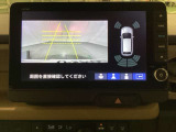 車内は光触媒抗菌消臭施工済です。スタイリッシュなデザインで暖かみのあるインパネ周りを演出します。グローブボックスやカップホルダーのほかにトレーなどたくさんの収納スペースが装備されています。
