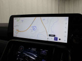 広い視野角と高画質を実現した12.3インチのワイドディスプレイ。画面周辺パネルとの見切り線を目立たなくすることで、インテリアにとけこむ造形となっています。