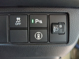 パーキングセンサーや横滑りを防ぐVSA等のスイッチ類は運転席の右側、手の届きやすい位置にあります。