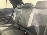 シートは適度な硬さによって長時間の運転でも疲れにくいと定評があります。国産車とは全く違った座り心地ですが、長年培われた欧州の椅子文化をご体感ください。