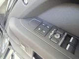 自分の最適なポジションにすぐにセットできるので、運転を始める前にシートの調整に時間を取られません。特に朝の忙しい時間帯や急いでいる時でも、ボタン一つでシートを自動的に調整できるため、非常に便利です。