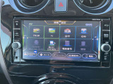 通信ユニット内蔵の日産純正メモリーナビ(MM517D-W)装備、音声対話検索に加え直接ナビからオペレーター通話も可能。ブルーレイ再生など多彩なメディア再生。