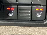【シートヒーター】寒い日に重宝するシートヒーター!エアコンより早く温まってくれるので寒がりの人も安心ですね♪エアコンの温風は乾燥するから苦手、という方にもをおすすめです。