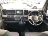 【インパネ全体】手が届きやすく、どなたでも運転しやすいです。シンプルで使いやすい設計になっています!