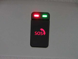 SOSコール 急病時や危険を感じた時SOSコールスイッチを押すと、専門のオペレーターに繋がって、警察や救急車への連携サポートしてくれます。(別途登録費用がかかります)