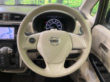 インテリアに合わせたデザインのステアリングは、運転される方のことも考え、運転しやすい形状、大きさです。是非一度、実際に触ってお確かめください。