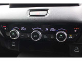 エアコンは運転席・助手席で独立した温度設定が可能になり、どこに座っても車内は快適空間♪運転席・助手席に2段階の温度調整があるシートヒーターも装備しています。