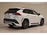 ★★★トヨタ認定中古車★★★ 1年間走行距離無制限の「ロングラン保証」が付いています。全国約4,500ヶ所のトヨタのお店で保証修理可能です。お出かけ先でも安心です。選べる延長保証もご用意しています。