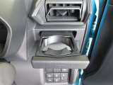 運転席ドリンクホルダー