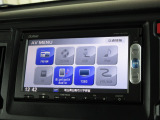 ナビゲーションは純正メモリーナビ(VXM-155VSi)を装着しております。AM、FM、CD、DVD再生、Bluetooth、ワンセグTVがご使用いただけます。初めて訪れた場所でも安心ですね!