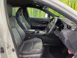 運転席シート廻りは使用感も少なく、良好な状態となっています。前オーナー様が丁寧に使っていたことがよくわかりますね。
