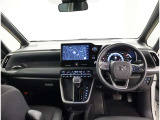 オシャレなインテリアで運転する気分も盛り上がりますよね^^