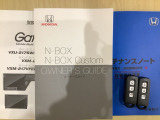 スマートキーは鍵をバッグに入れたままでもドアロックの開閉やエンジンのON・OFFができます。夜間や雨の日も鍵を探さなくて良いので便利です。