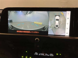 映像で見づらい車両周辺の確認をアシスト。クルマを真上から見ているような映像を表示。 運転席から確認しにくい車両周囲の状況を把握。