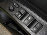 電動格納式ドアミラー・パワーウインドウを装備しています。