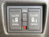 【両側パワースライドドア】スマートキーや運転席のスイッチで後席両側スライドドアの開閉が可能♪電動だから力を入れてドアを開ける必要が無く、小さなお子様でも簡単に開け閉めでき快適です♪