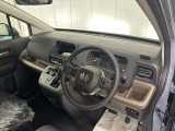 開放感のある運転席周りとなっています!